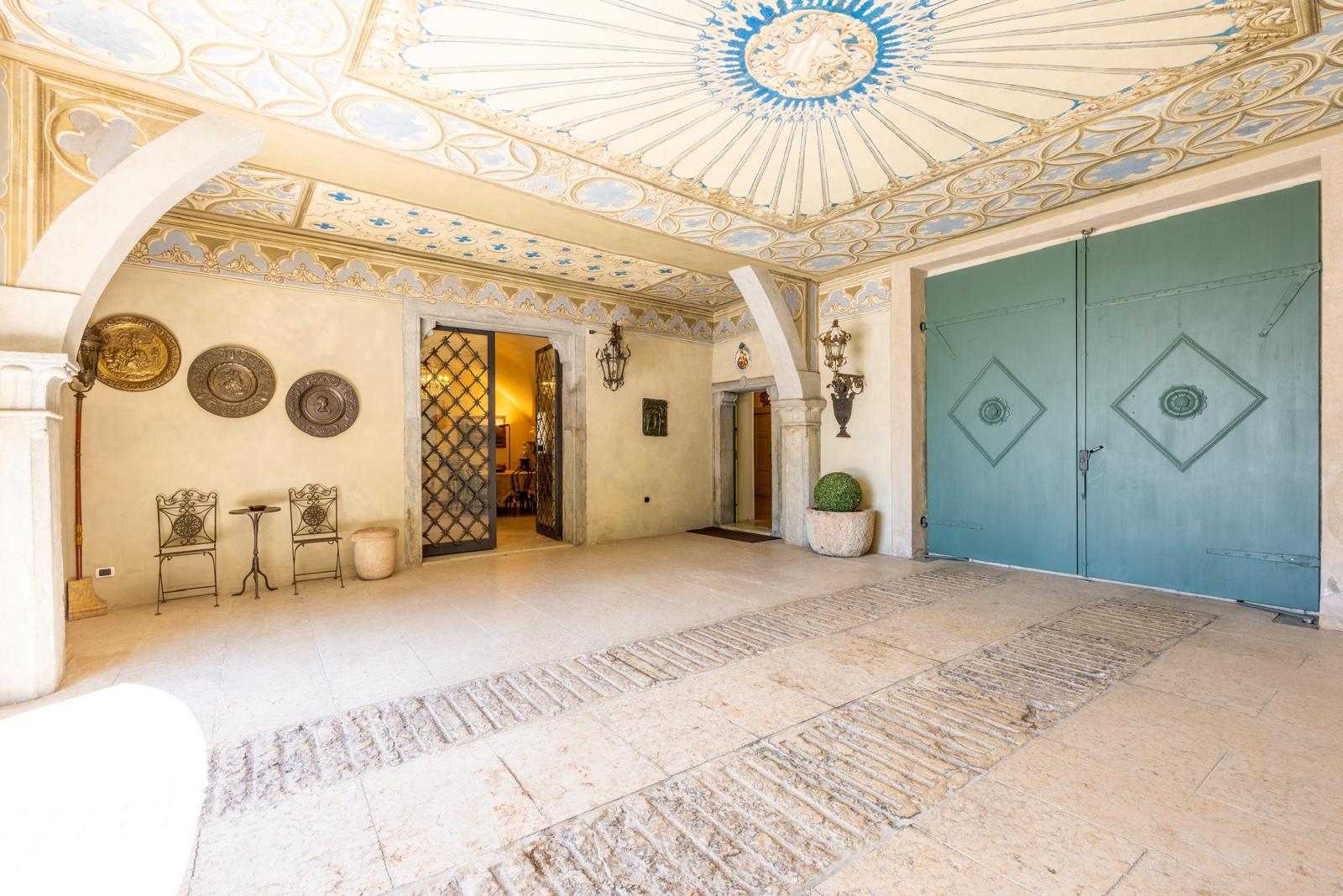 Villa Terzi -Port Caucher Driveway Entrance